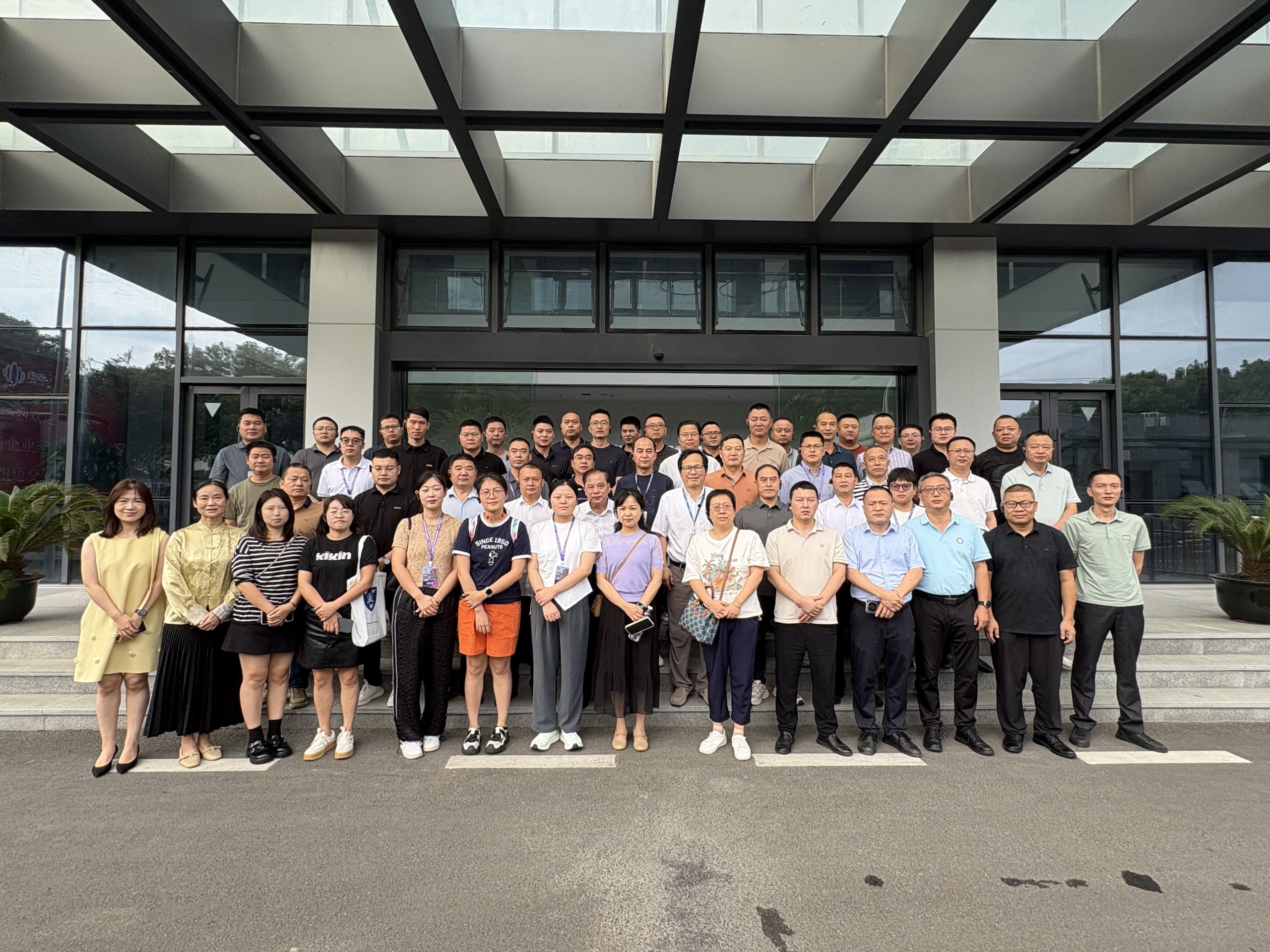 专精特新企业家代表团走进华体会在线